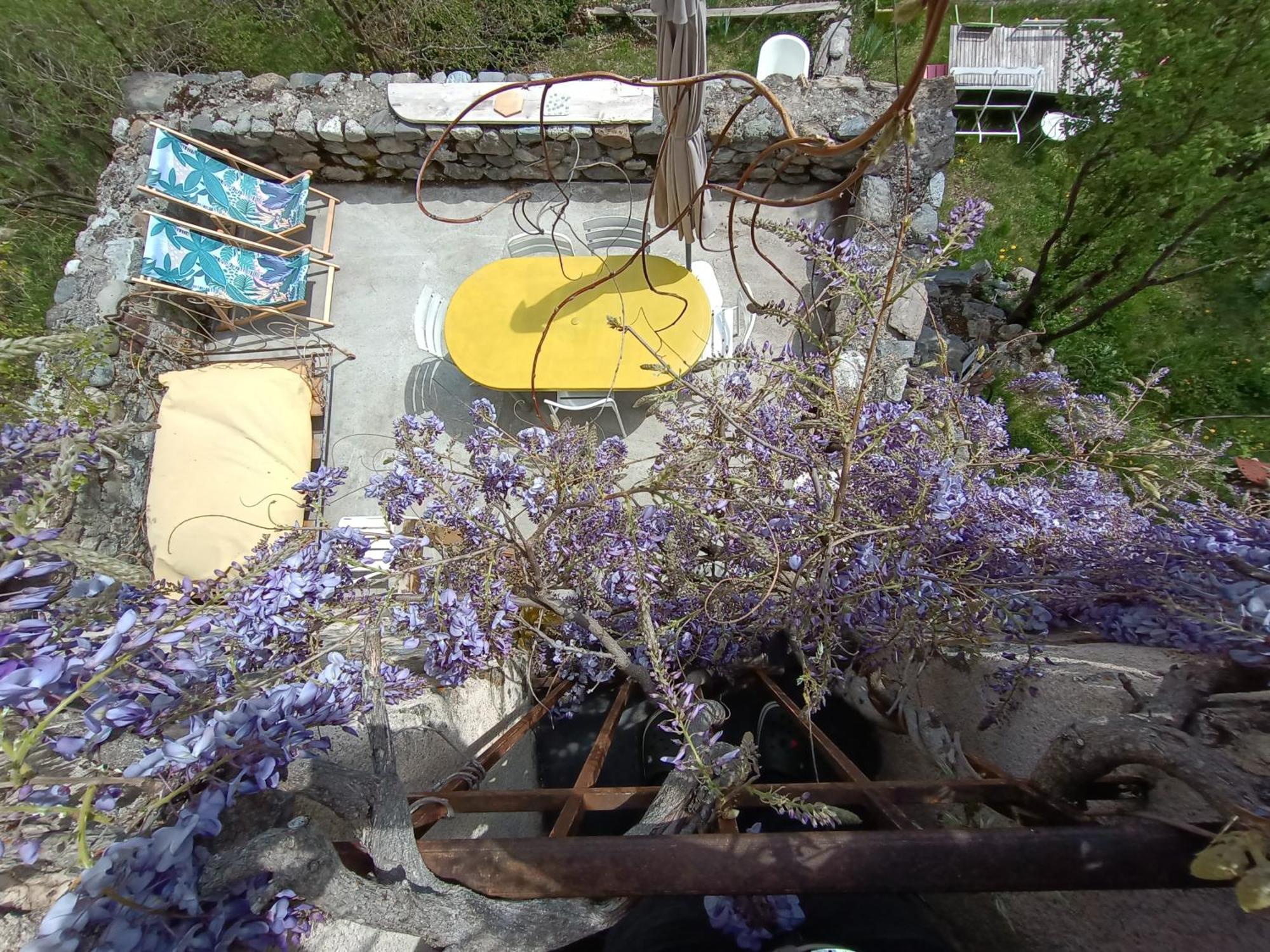 Chambre Ou Gite Dans Une Maison De Montagne - De Suzon A Zelie Entraigues  Zimmer foto